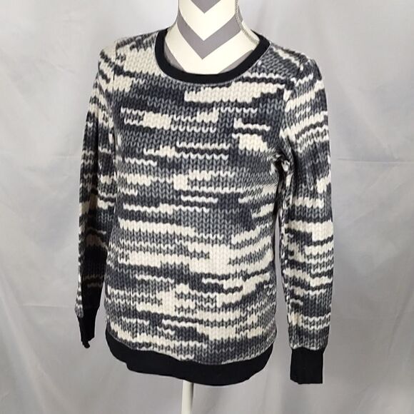 Vera Wang Sweatshirt    - Picture 1 of 6